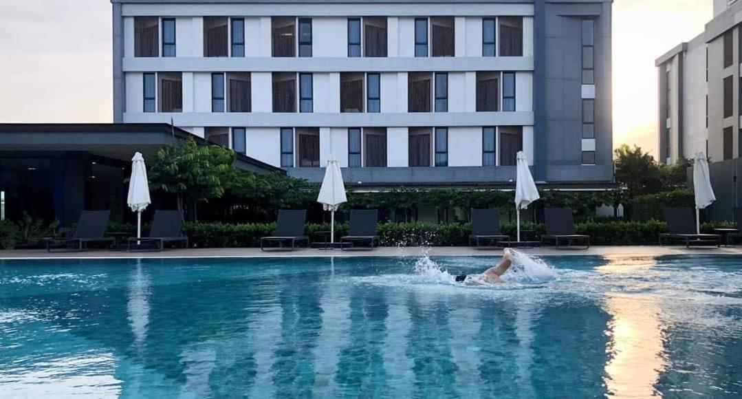 צ'נטאבורי Blue Rabbit Hotel מראה חיצוני תמונה